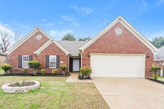 Building Photo - 5431 Fernglen St