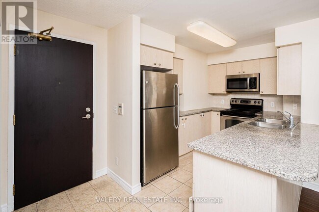 Building Photo - 51 Lower Simcoe St