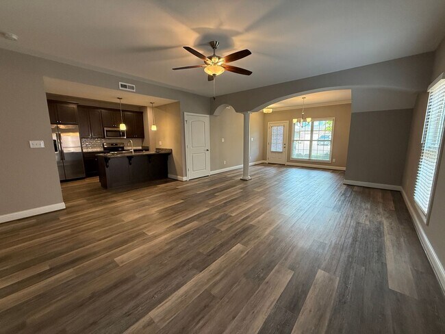 Foto del edificio - Beautiful 2 Bedroom 2 Bath Condo in Middle...