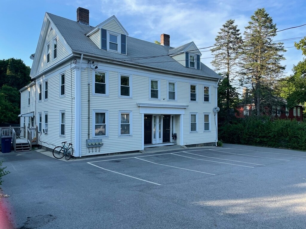 Primary Photo - 102 Village St