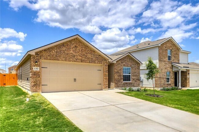 Foto del edificio - 137 Maywood Ln