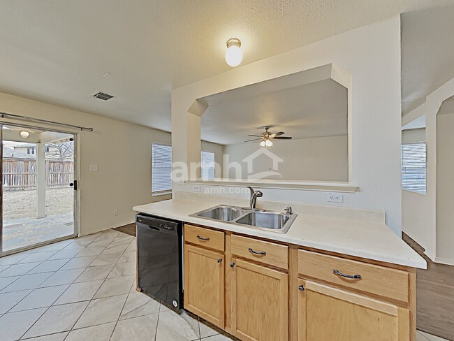 Foto del edificio - 9715 Woodland Pines