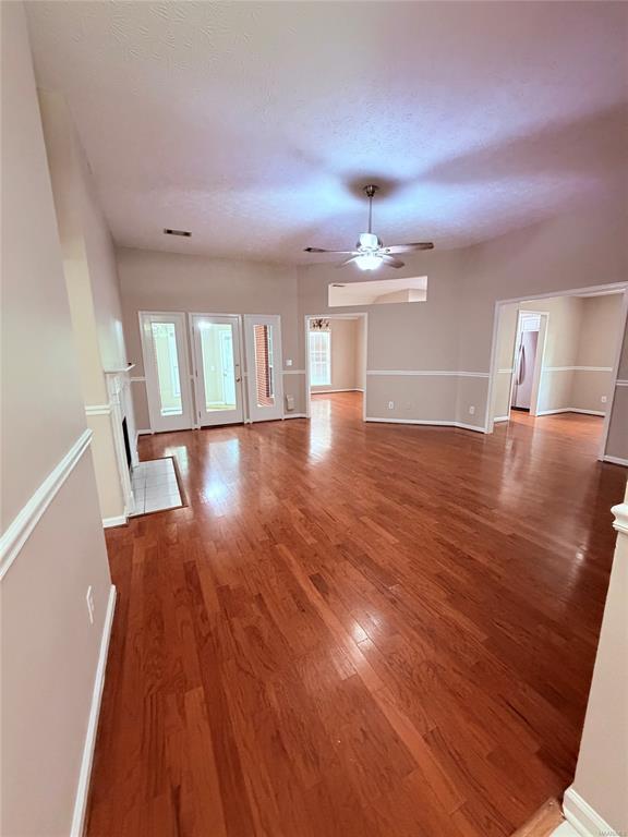 Building Photo - 11 Twin Oaks Ln
