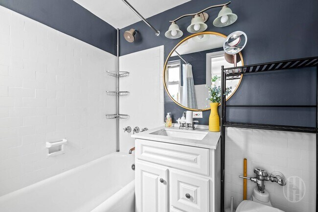 Foto del edificio - 321 E 43rd St