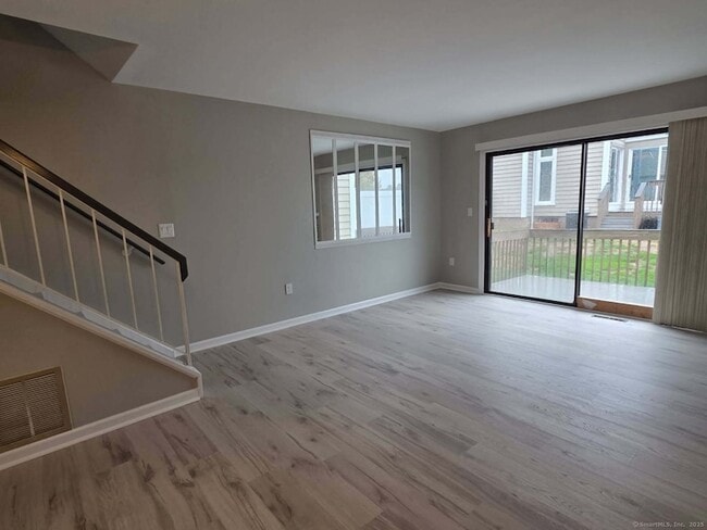 Building Photo - 335 Monticello Dr