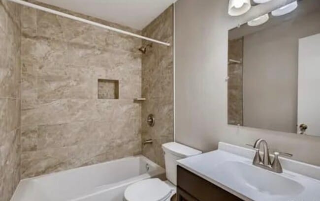 Bathrooom - 225 E 8th Ave