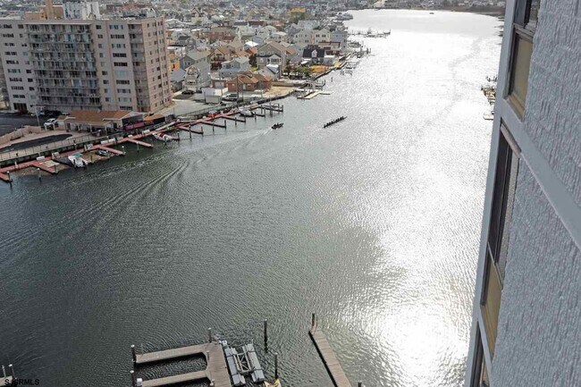 Foto del edificio - 236 N Derby Ave
