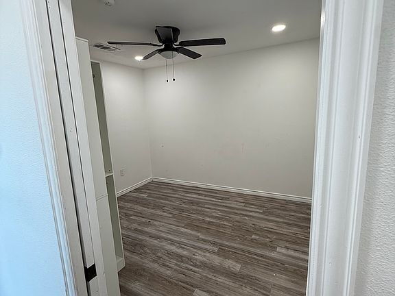 Building Photo - Fully remodeled