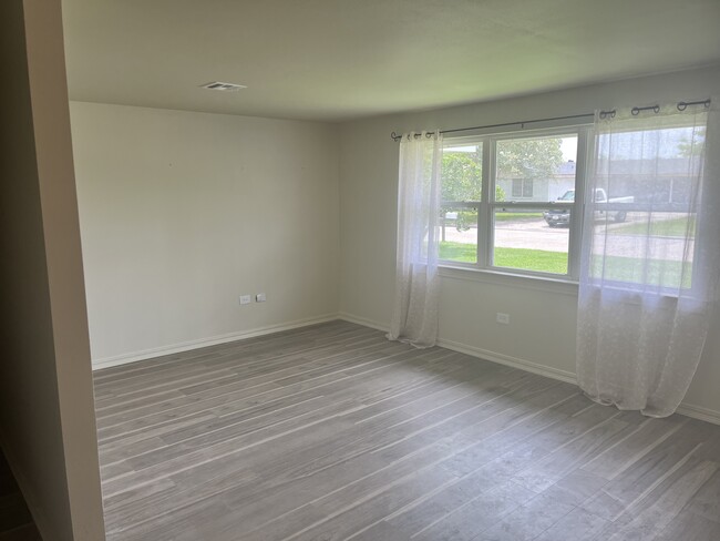Living Room - 501 Highland Dr