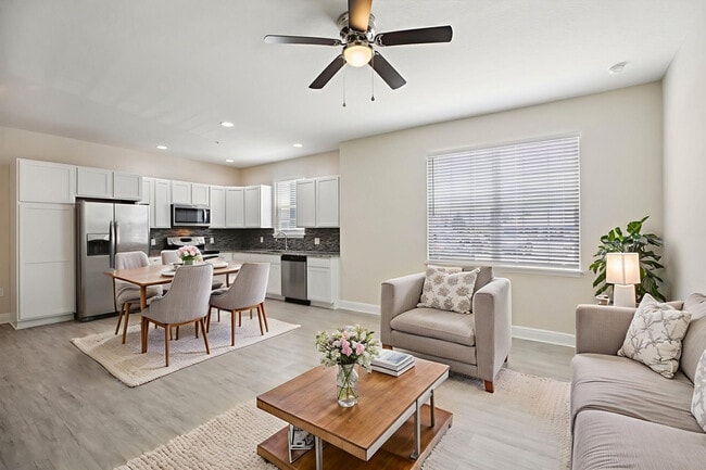 Foto del edificio - Champion Townhomes