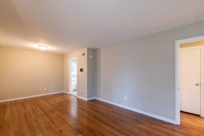 Foto del edificio - 5121 Ginger Cir
