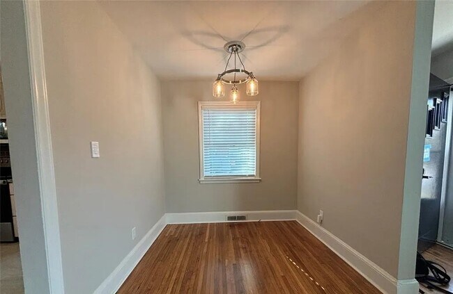 Foto del edificio - 3427 Eastway Dr