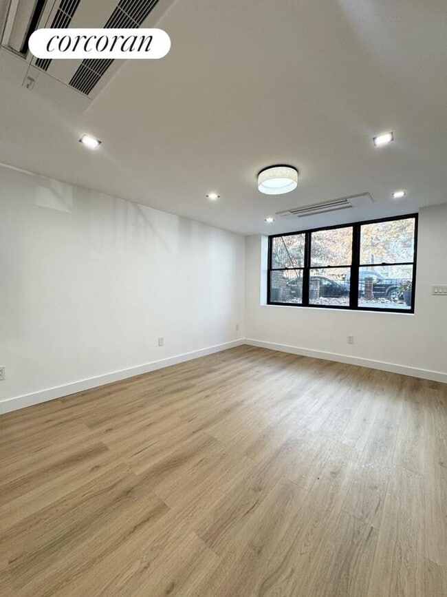 Building Photo - 232 27th St