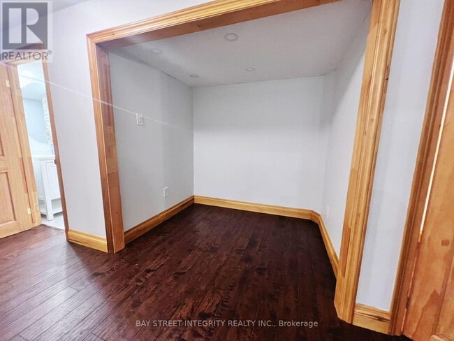 Building Photo - 220 Sixteen Mile Dr