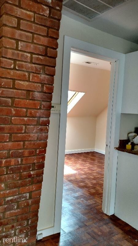 Building Photo - 502 Whalley Ave