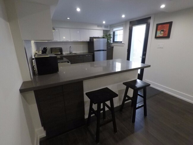 Building Photo - 206 Bellwoods Av