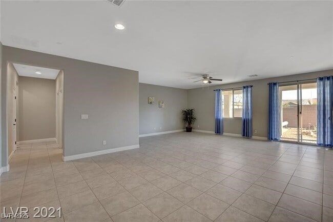 Foto del edificio - 1062 N Water St