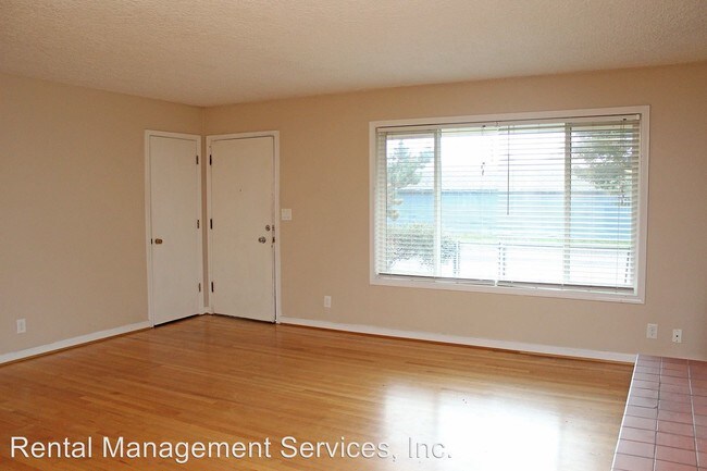 Building Photo - 3 br, 1 bath Apartment - 7626 NE Beech