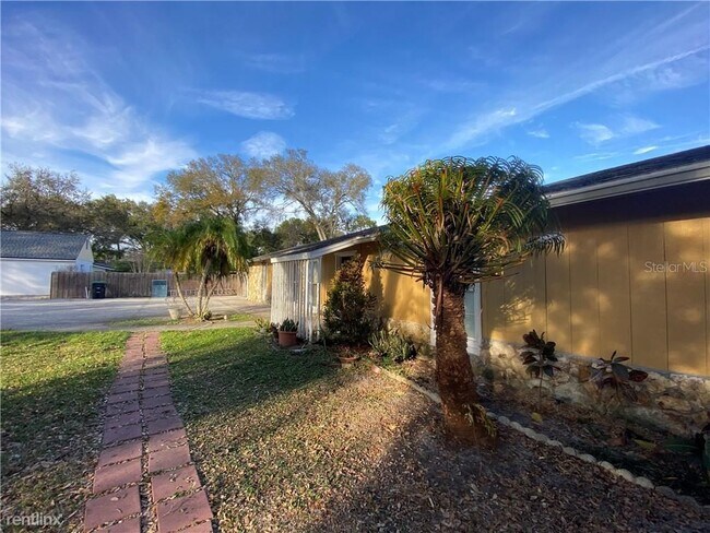 Building Photo - 4 br, 3 bath House - 1421 Hillway Rd