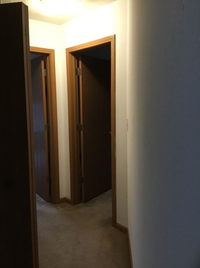 Building Photo - 2400 Hopkins Dr