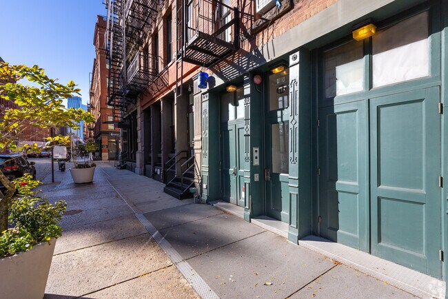 Entrance - 472 Greenwich St