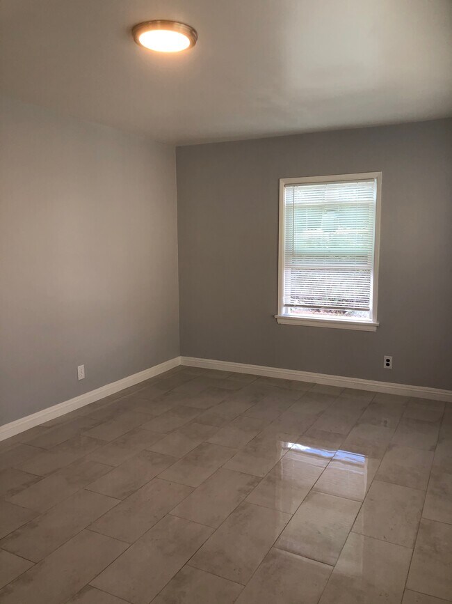 Foto del edificio - 15814 S Normandie Ave