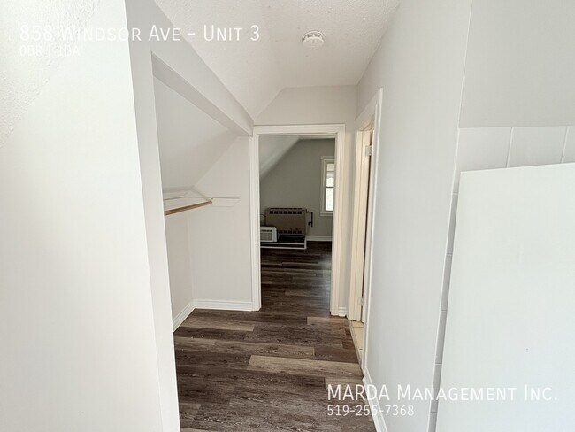 Photo du bâtiment - COZY BACHELOR UNIT 1 BATH - ALL INCLUSIVE - DOWNTOWN WINDSOR!