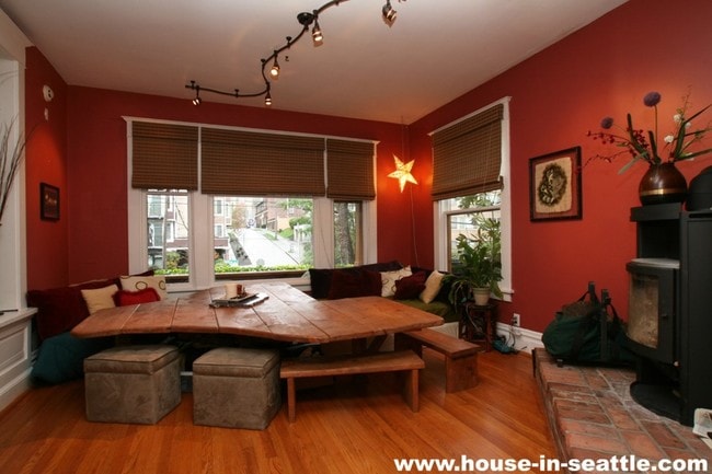 Building Photo - Oasis