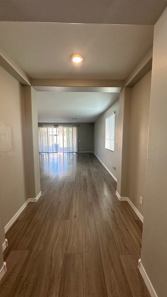 Building Photo - 2812 E Sunland Ave