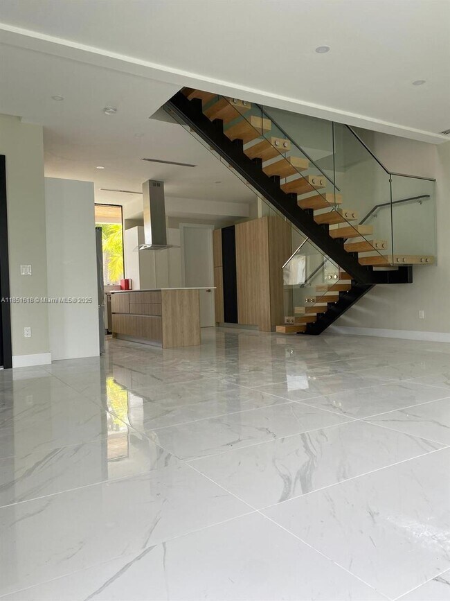 Foto del edificio - 570 Fernwood Rd