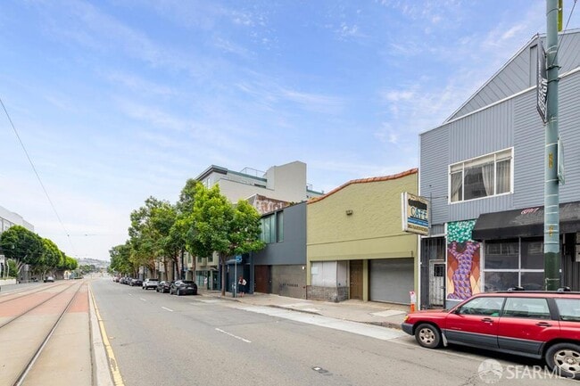 Building Photo - 2530 3rd St