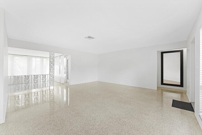 Foto del edificio - 1341 SE 4th Ct