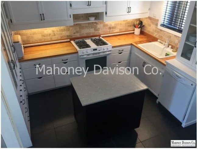 Building Photo - 831 Liberty Rd