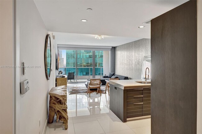 Building Photo - 200 Biscayne Blvd Way