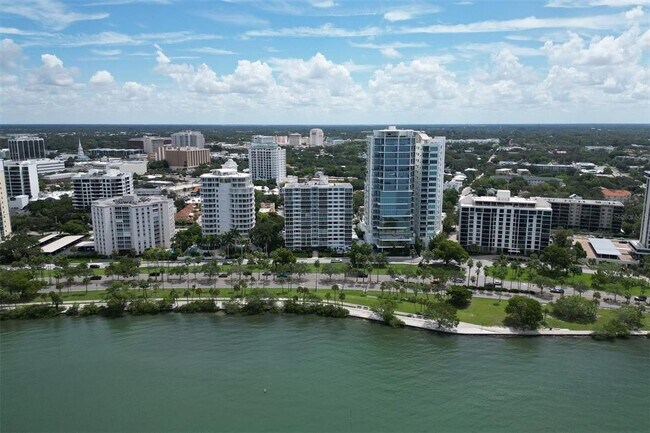 Foto del edificio - 555 S Gulfstream Ave