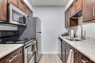 1BR, 1BA- 725SF - Stonebrook Gated Community