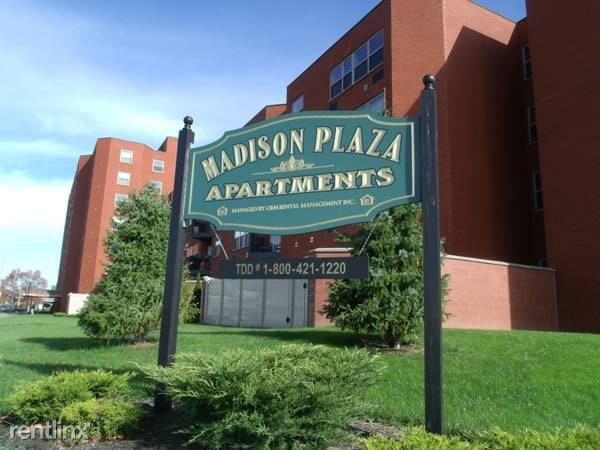 Primary Photo - 100 N Madison St