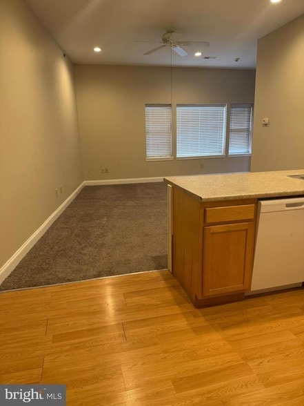 Building Photo - 609 Summit Ave