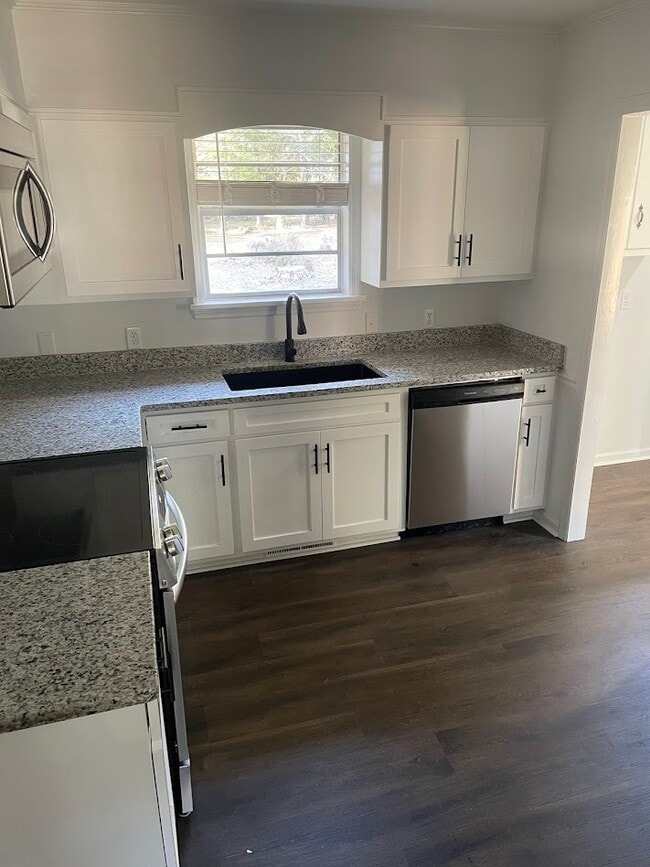 Building Photo - 150 Stilwell Cir