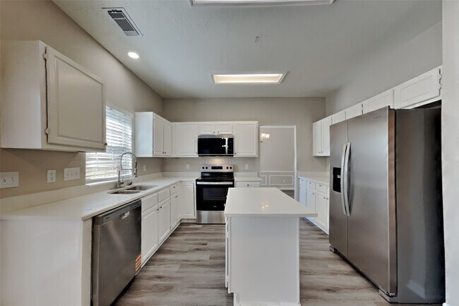 Foto del edificio - 814 Hyacinth Pl