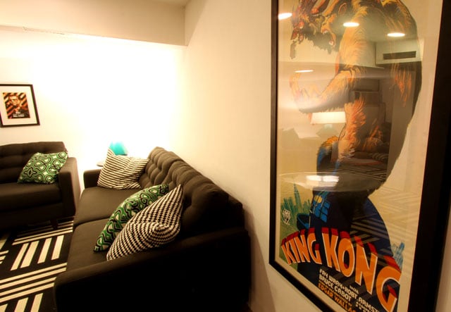 Building Photo - Burnside Villas Apartments...New York Style and Charm...CALL NOW!