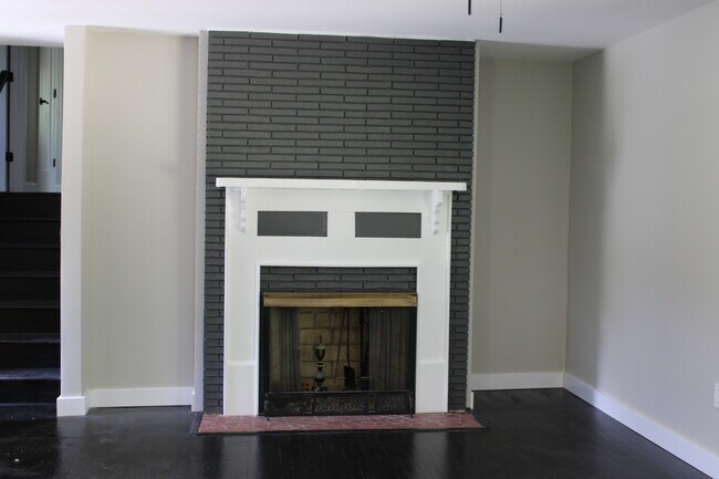 Building Photo - 3318 Hilltop Cir