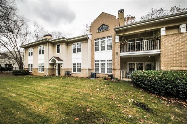 Foto del edificio - 240 Renaissance Pkwy NE
