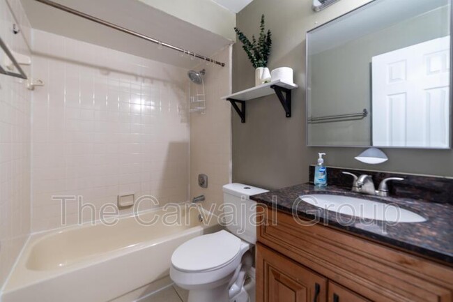 Building Photo - 4100 Pershing Pointe Pl