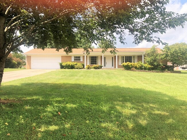 ALL ONE LEVEL IN THE HALLS COMMUNITY! 2 BD... - ALL ONE LEVEL IN THE HALLS COMMUNITY! 2 BD... House