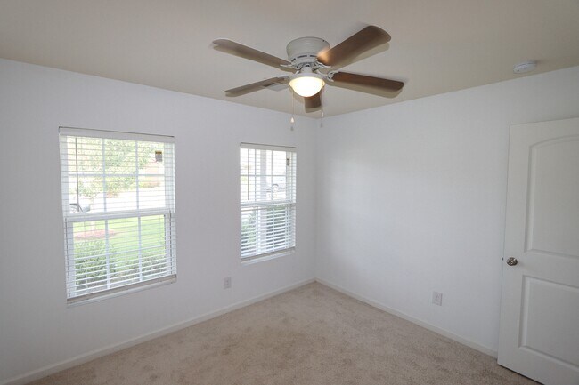 Building Photo - 31 Southfork Dr