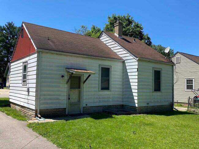 Building Photo - 205 Willard Ave W