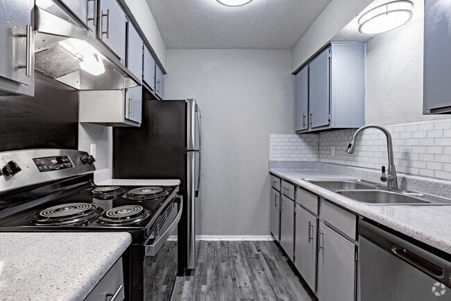 2BR, 2BA - 912SF (B1) - Kitchen - Candlelight Park Apartments