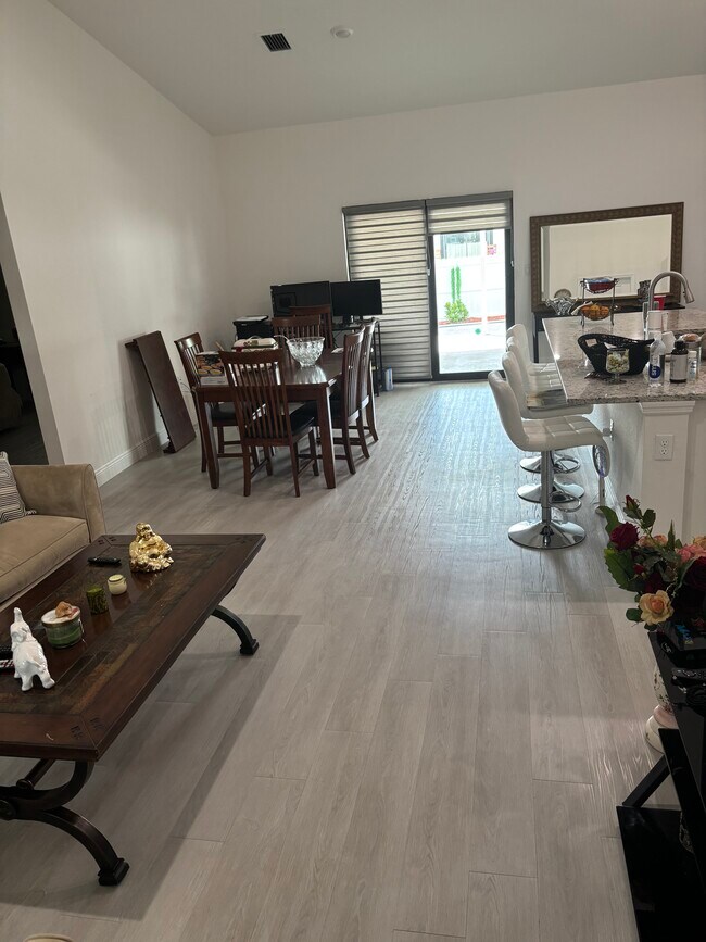Foto del edificio - 8036 Oakleaf Cir