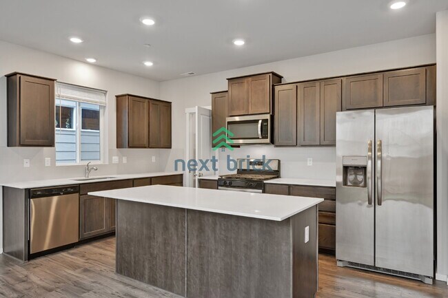 Foto del edificio - Modern 4-Bedroom Home in Rainier Ridge